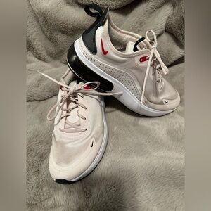 Women’s Nike Airmax